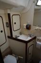 Solar Planet 51 Beneteau Idylle 15,5: Head/shower on starboardside with access from owner